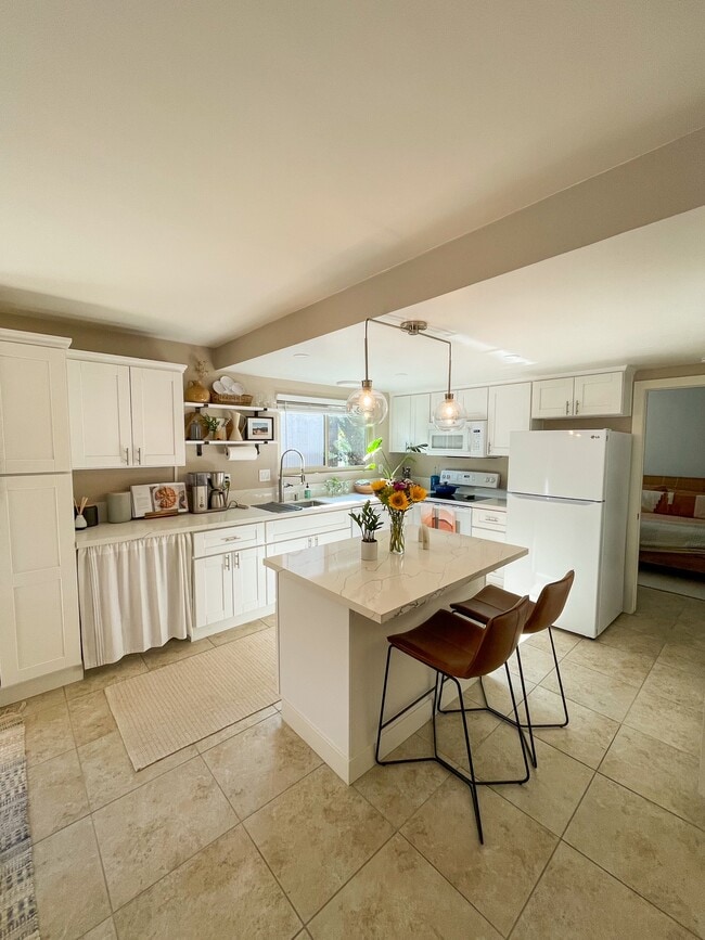 Building Photo - 155 Rosebay Dr