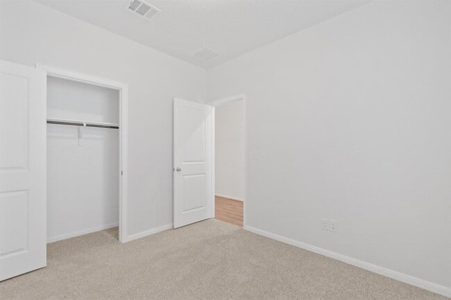 Building Photo - 249 Crystal Brook Dr