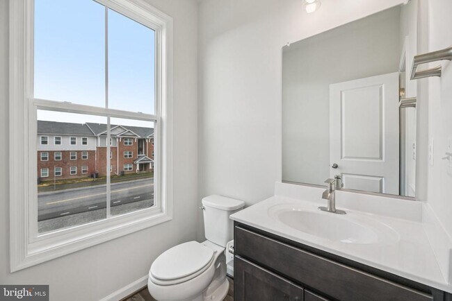 Building Photo - 8816 Selby Ct