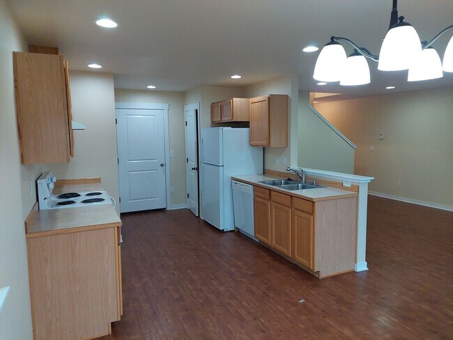 Building Photo - 2200 Greenview Cir