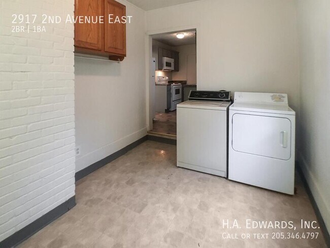 Building Photo - 2917 2nd E Ave