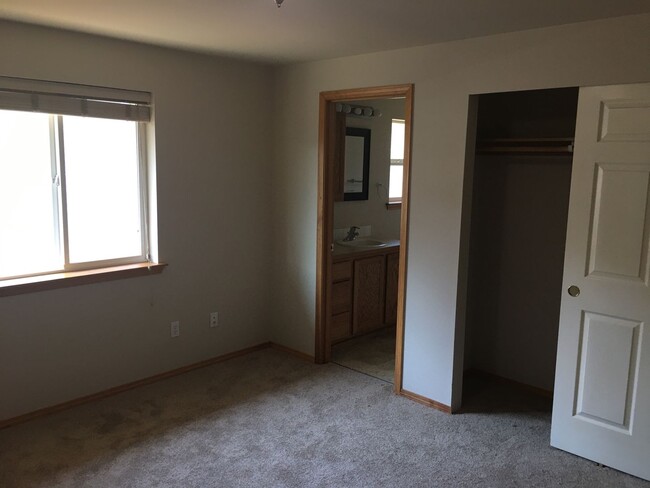 Building Photo - 2 bed, 2 bath duplex Buckley Wa.