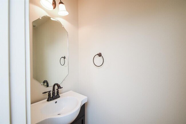 Building Photo - 5726 Silver Oak