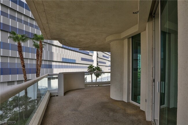 Building Photo - 2877 Paradise Rd