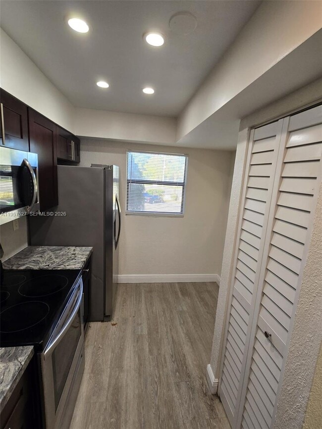 Building Photo - 4020 Del Rio Way