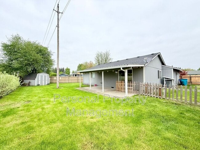 Building Photo - 10411 NE 66th St