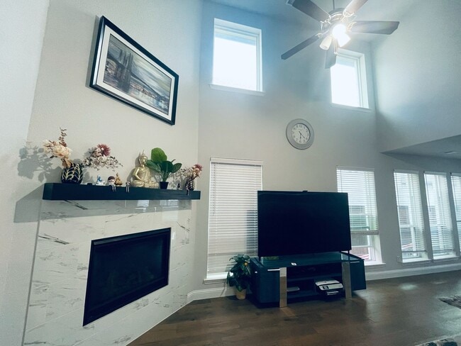 Building Photo - 15583 Crape Myrtle Rd