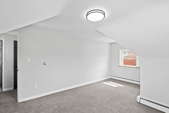 Building Photo - 826 Miller Ave