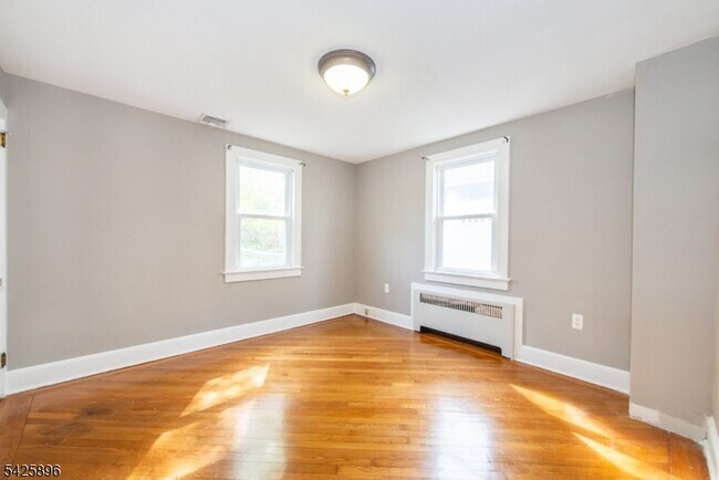 Building Photo - 305 Quaker Church Rd