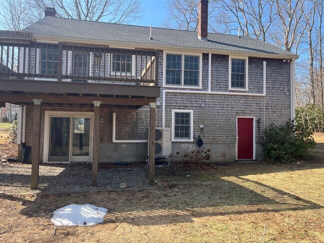 Building Photo - Great 3 Br / 2 Ba Split Level Home in Sandwich