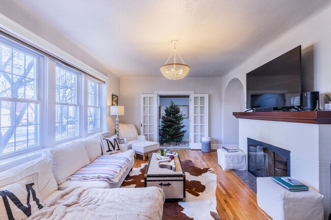 Building Photo - 525 Donne Ave