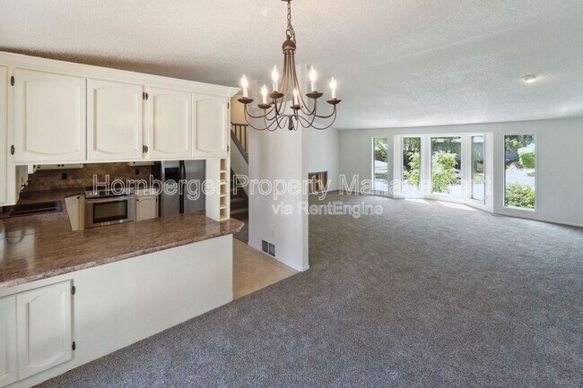 Building Photo - 5806 W Pacific Park Dr