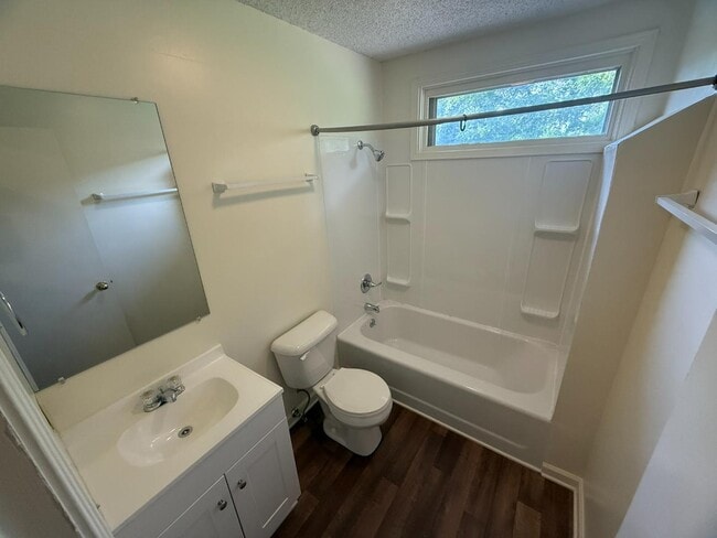 Building Photo - 106 Hankins Dr