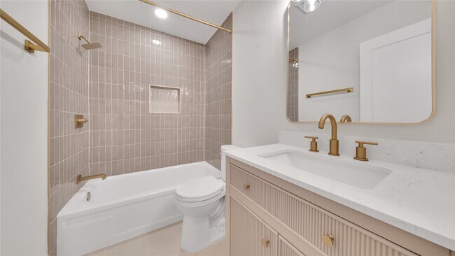 Building Photo - 2407 Bradford Dr