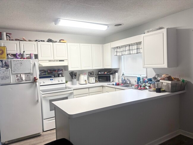 Building Photo - 1881 Club Dr