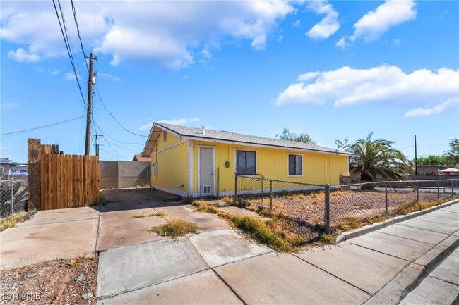Building Photo - 1801 Evelyn Ave