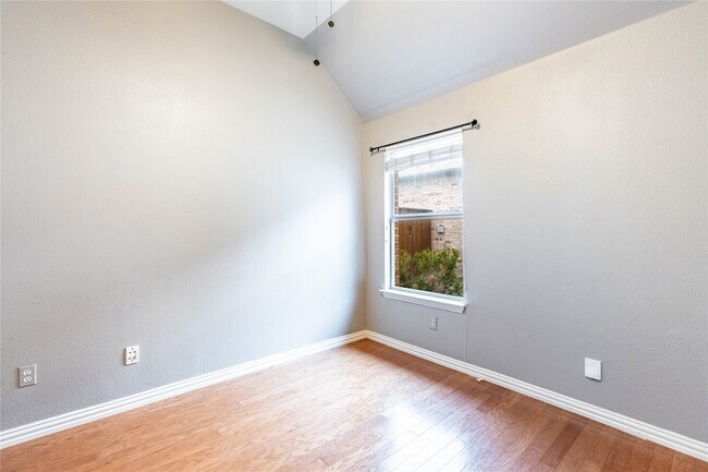 Building Photo - 935 Panther Ln