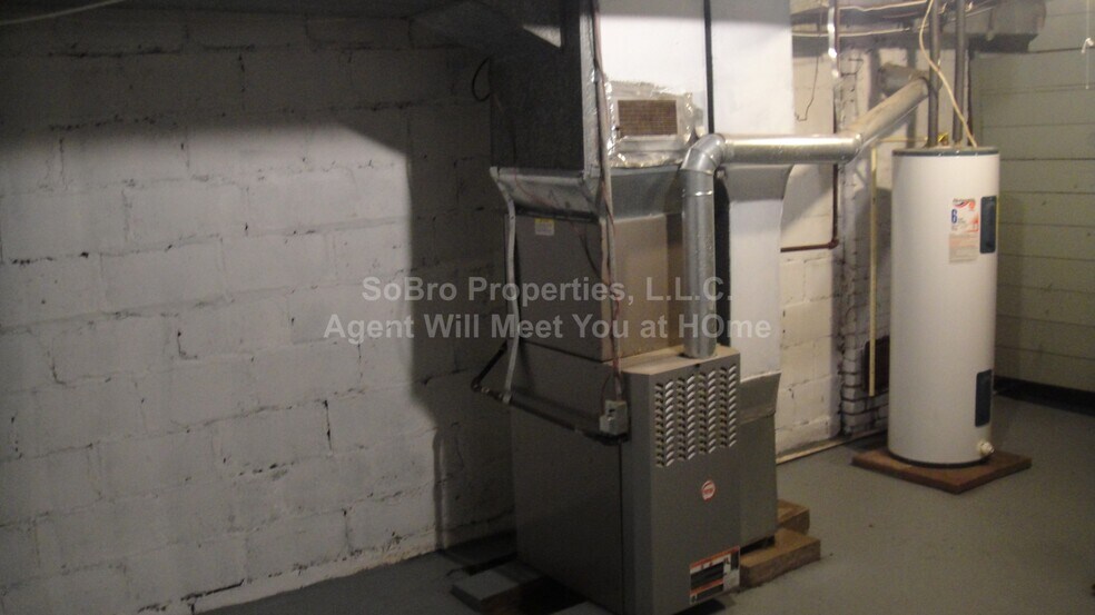 Building Photo - 4054 North Park Avenue