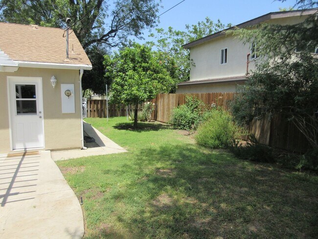 Building Photo - Beautiful Porter Ranch 3 Bedroom home on B...