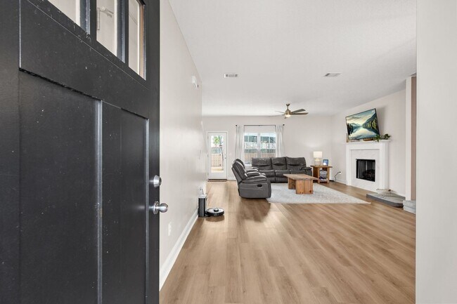 Building Photo - Like New Construction in Ludowici