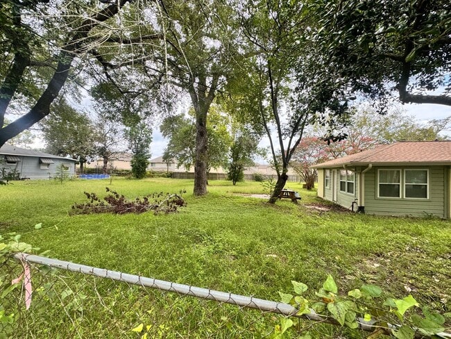 Building Photo - 112 Runnels St