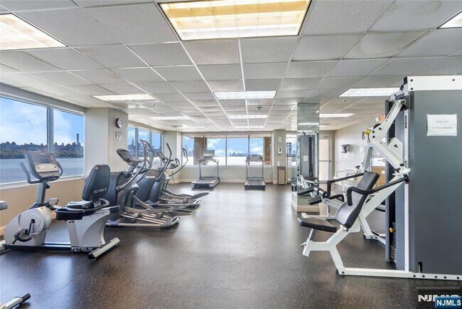 Building Photo - 302 The Promenade