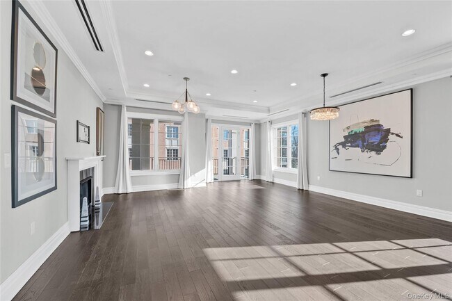 Building Photo - 5000 Royal Ct