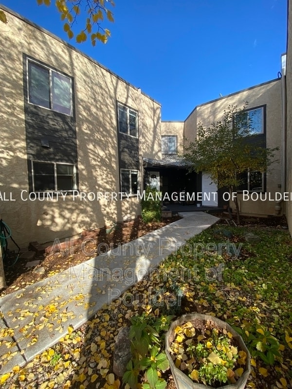 Building Photo - 2982 Shady Hollow W