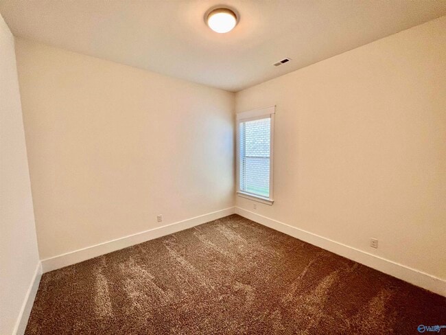 Building Photo - 330 Silo Ln