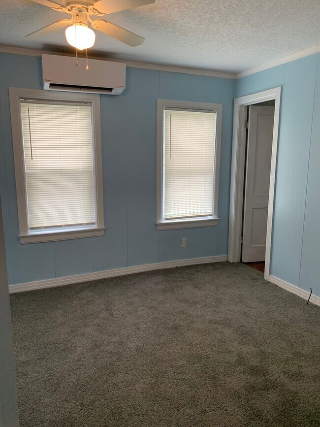 Building Photo - PENDING APPLICATION- Charming 1/1 Home in ...