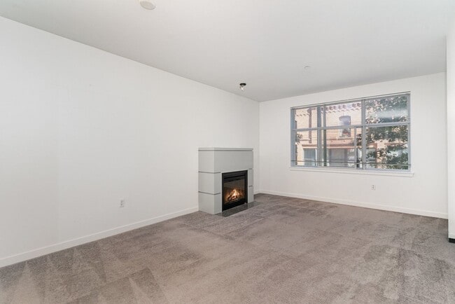 Building Photo - Spacious 1 Bedroom + Den in Canal Station ...