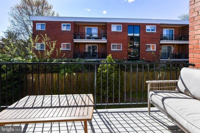 Building Photo - 1386 Bryant St NE