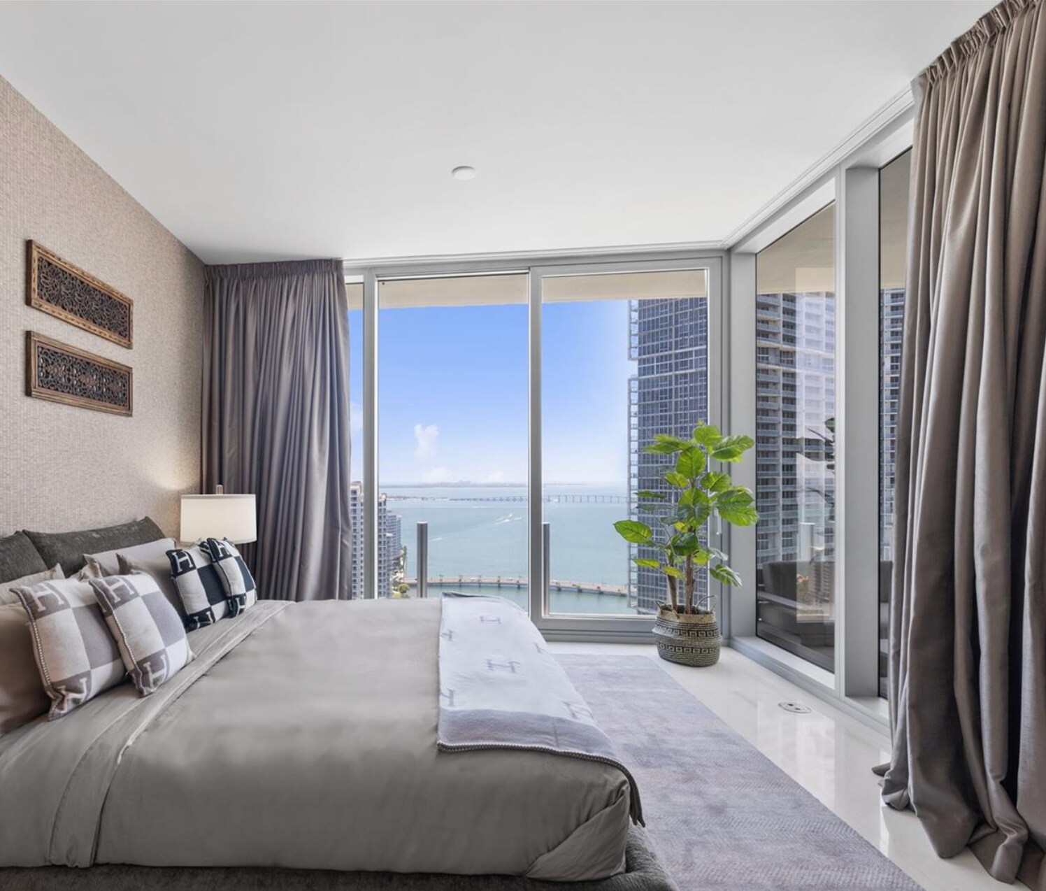 Building Photo - 300 Biscayne Boulevard Way