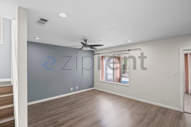 Building Photo - 37789 Essanay Pl