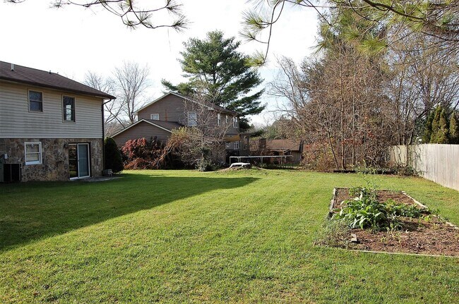 Building Photo - Available for the 2026-2027 leasing term