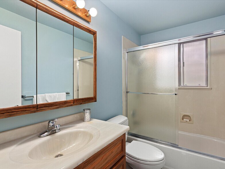 Building Photo - 16445 Ambaum Blvd S