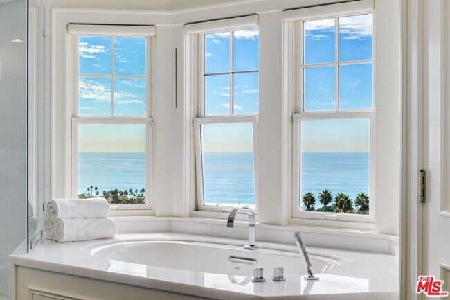 Building Photo - 6277 Sea Star Dr
