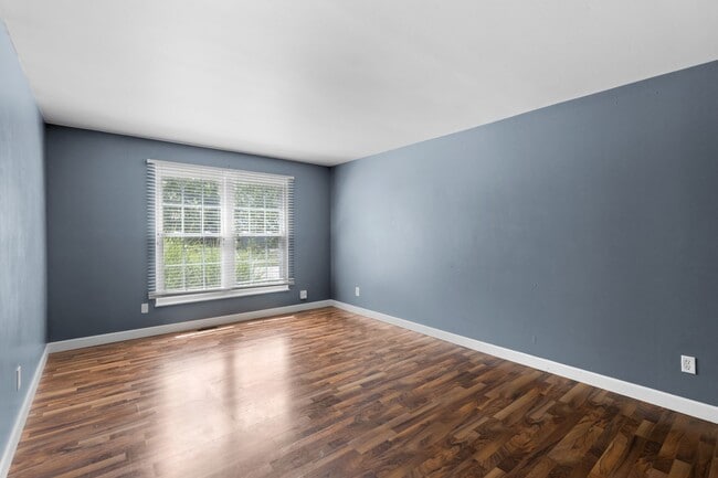 Building Photo - 1620 Dahlia Ct