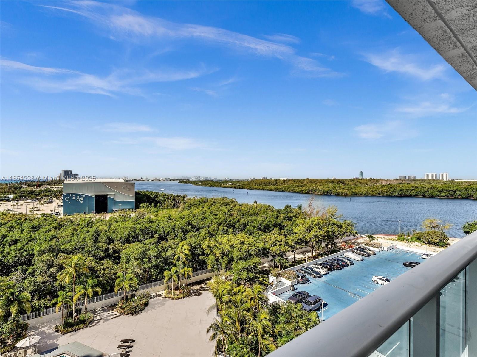 Building Photo - 100 Bayview Dr