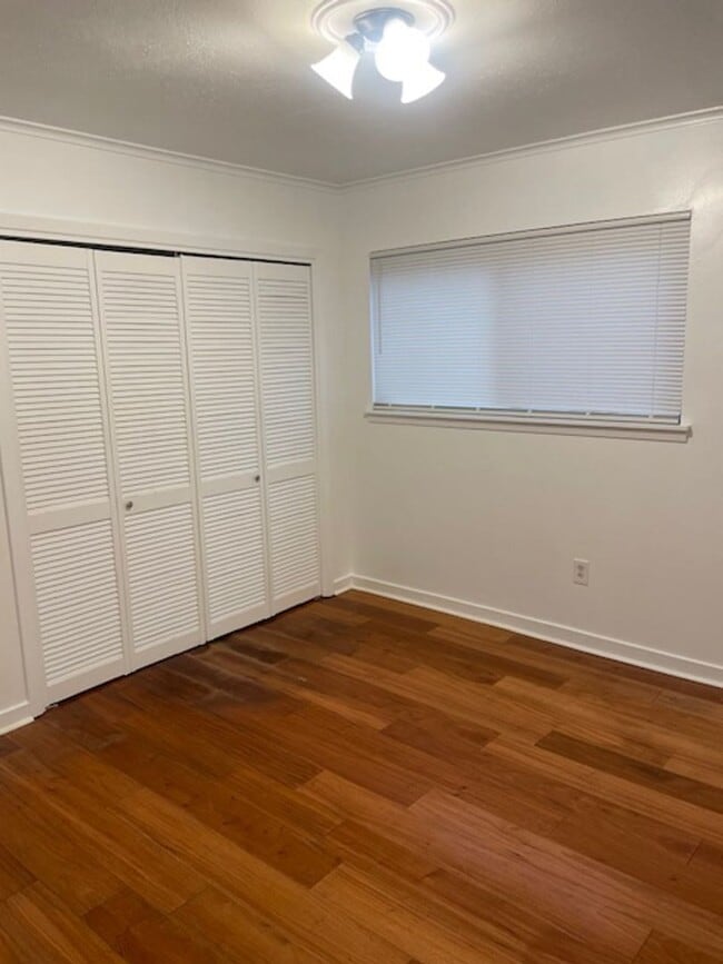 Building Photo - 5359 Jamaica Dr