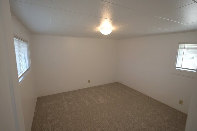 Building Photo - 2 bed 1 bath home with great view of Sequi...