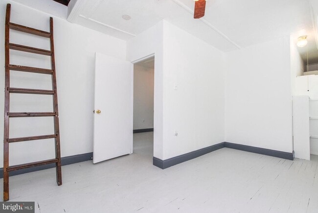 Building Photo - 18 E Gorgas Ln