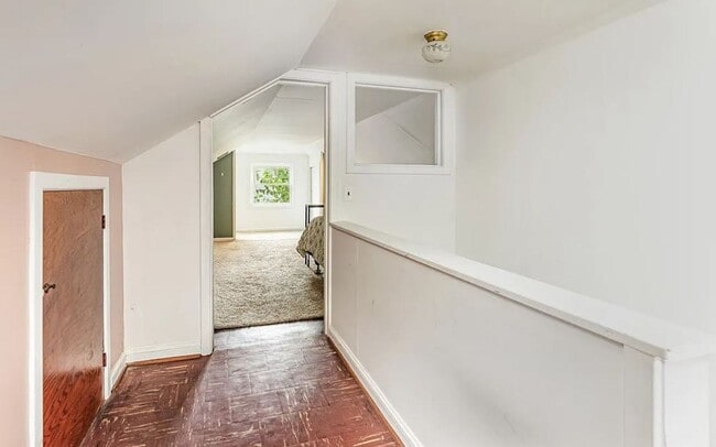 Building Photo - 11 Hedge St