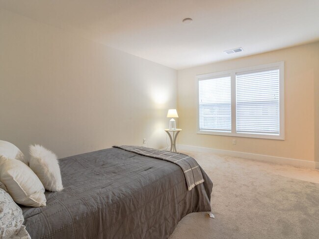 Building Photo - Spacious Furnished 4BR Townhome with First-Floor Owner’s Suite Near Rehoboth Beach - Sawgrass
