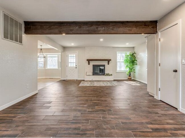 Building Photo - Beautiful 4 bedroom home. Country space, modern updates.