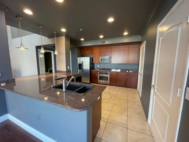 Building Photo - Coming Soon-Gorgeous & Spacious Loft Style 1 Bedroom Unit in Guard Gated Manhattan Condos!