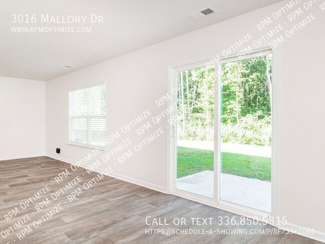 Building Photo - 3016 Mallory Dr