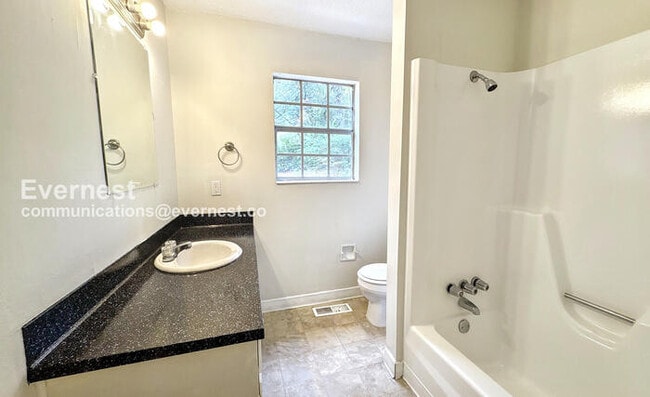 Building Photo - 434 Hillside Rd