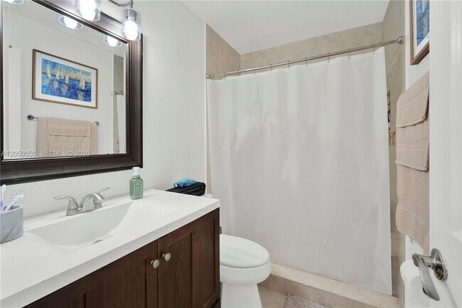 Building Photo - 4260 SW 68th Ct