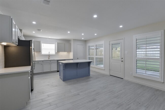 Building Photo - 2610 Sherwood Hollow Ln